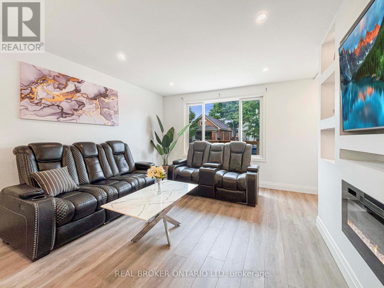 Photo 3 of 104 Delaware Street, London East ON