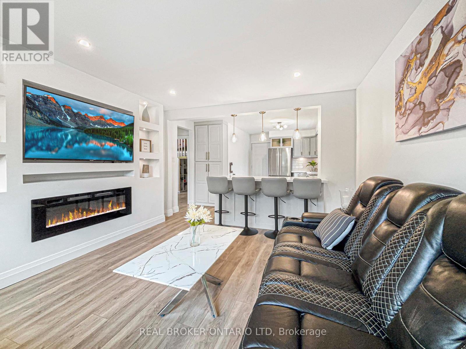 Photo 19 of 104 Delaware Street, London East ON