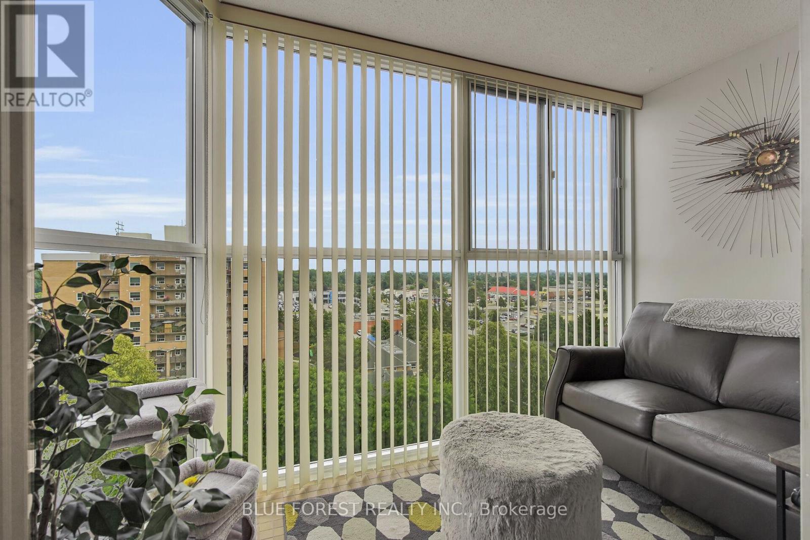 Photo 4 of 909 127 Belmont Drive, London South ON