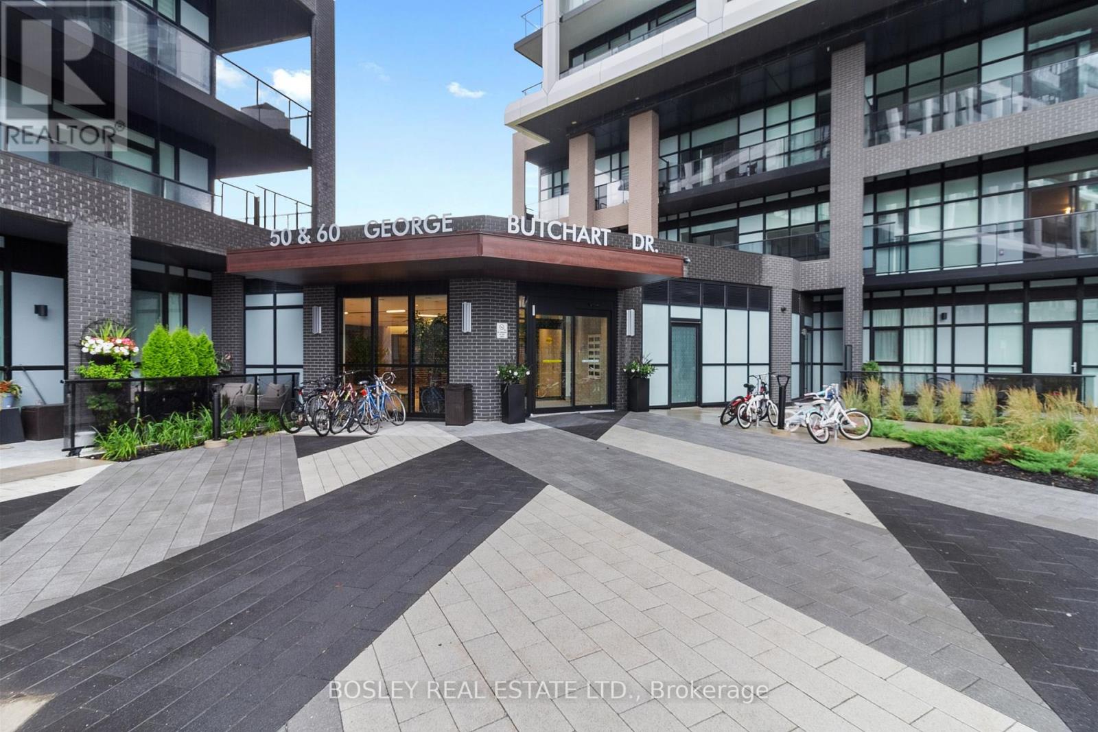 Photo 8 of 407 50 George Butchart Drive, Toronto ON