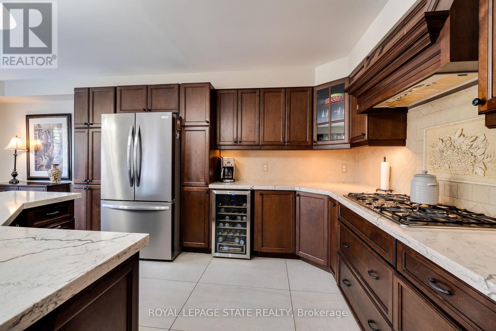 Photo 5 of 274 Springvalley Crescent, Hamilton ON