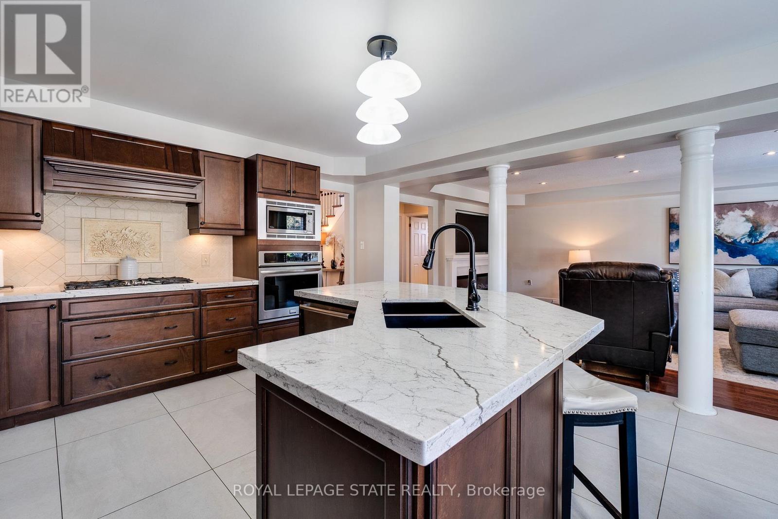 Photo 48 of 274 Springvalley Crescent, Hamilton ON