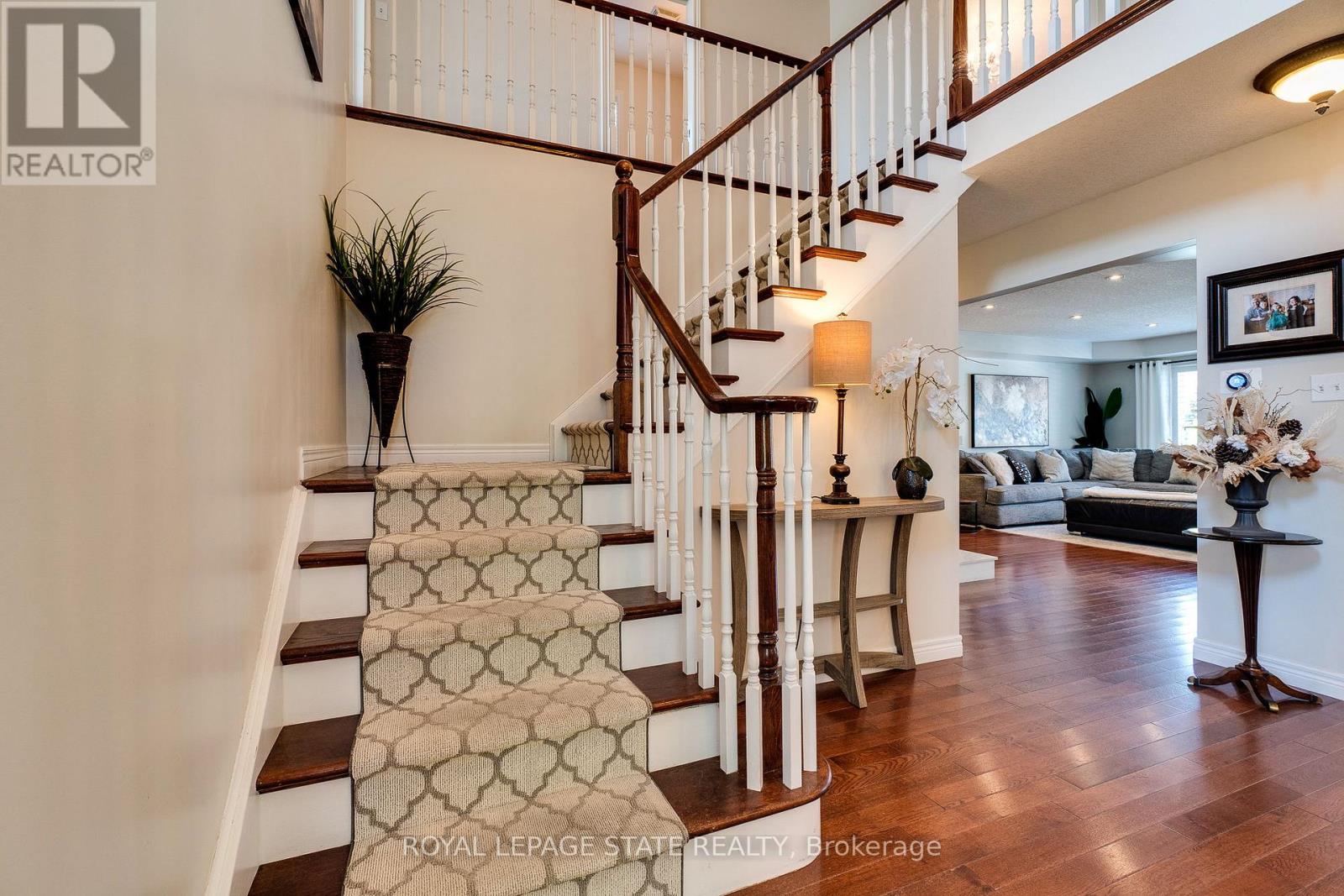 Photo 12 of 274 Springvalley Crescent, Hamilton ON
