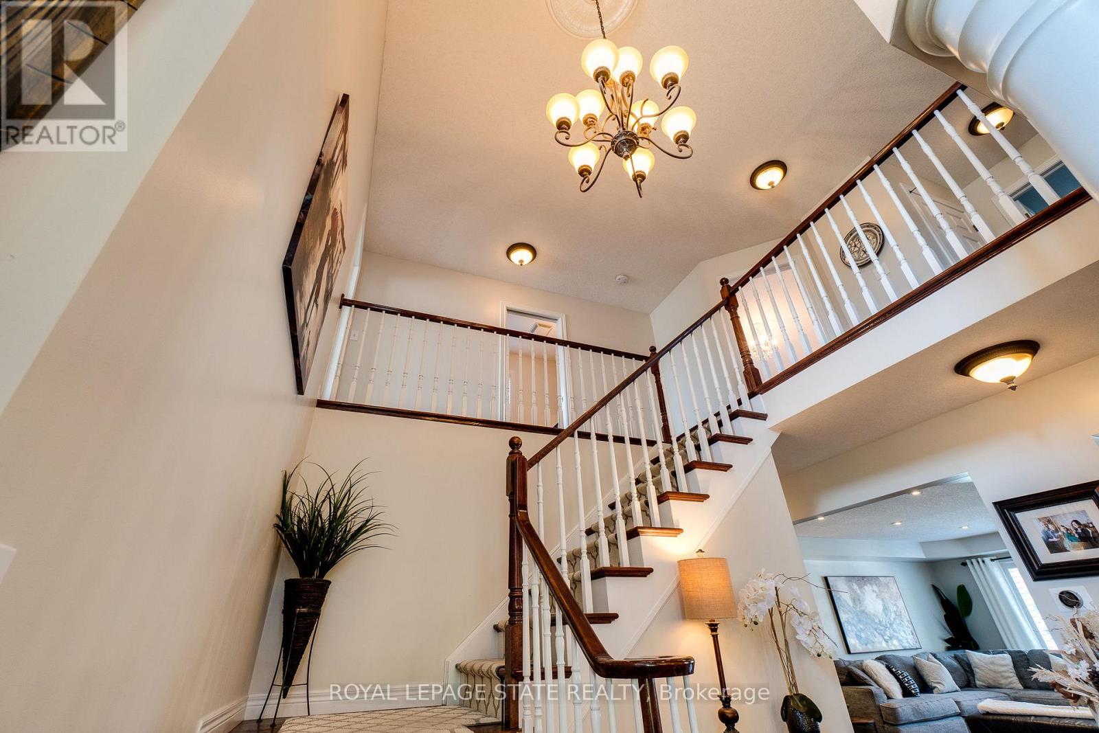 Photo 38 of 274 Springvalley Crescent, Hamilton ON