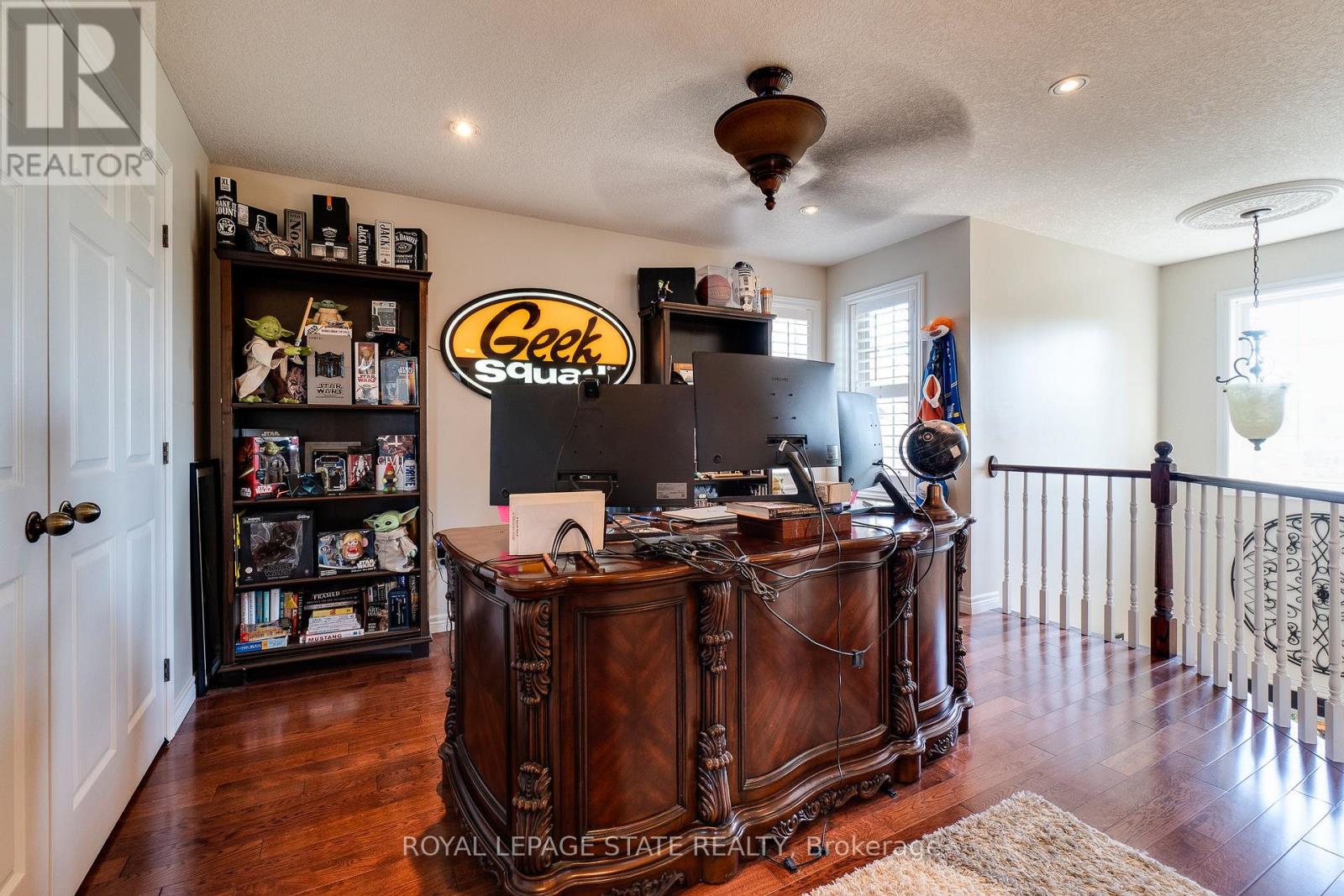 Photo 10 of 274 Springvalley Crescent, Hamilton ON