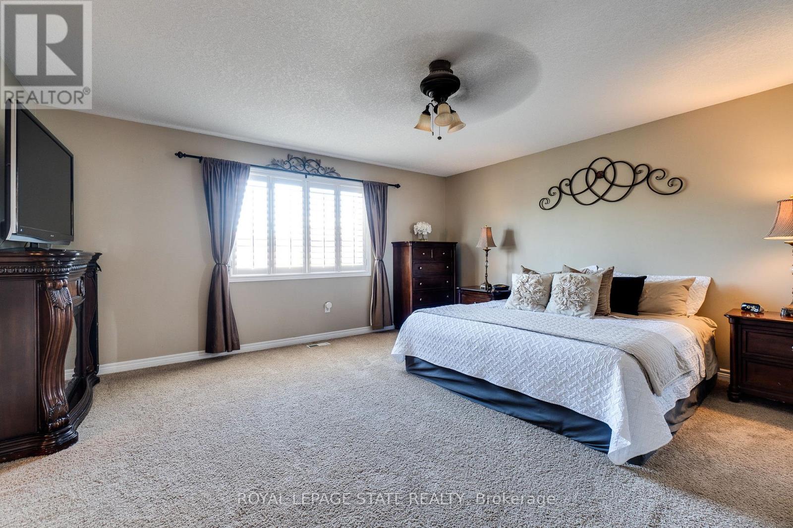 Photo 42 of 274 Springvalley Crescent, Hamilton ON