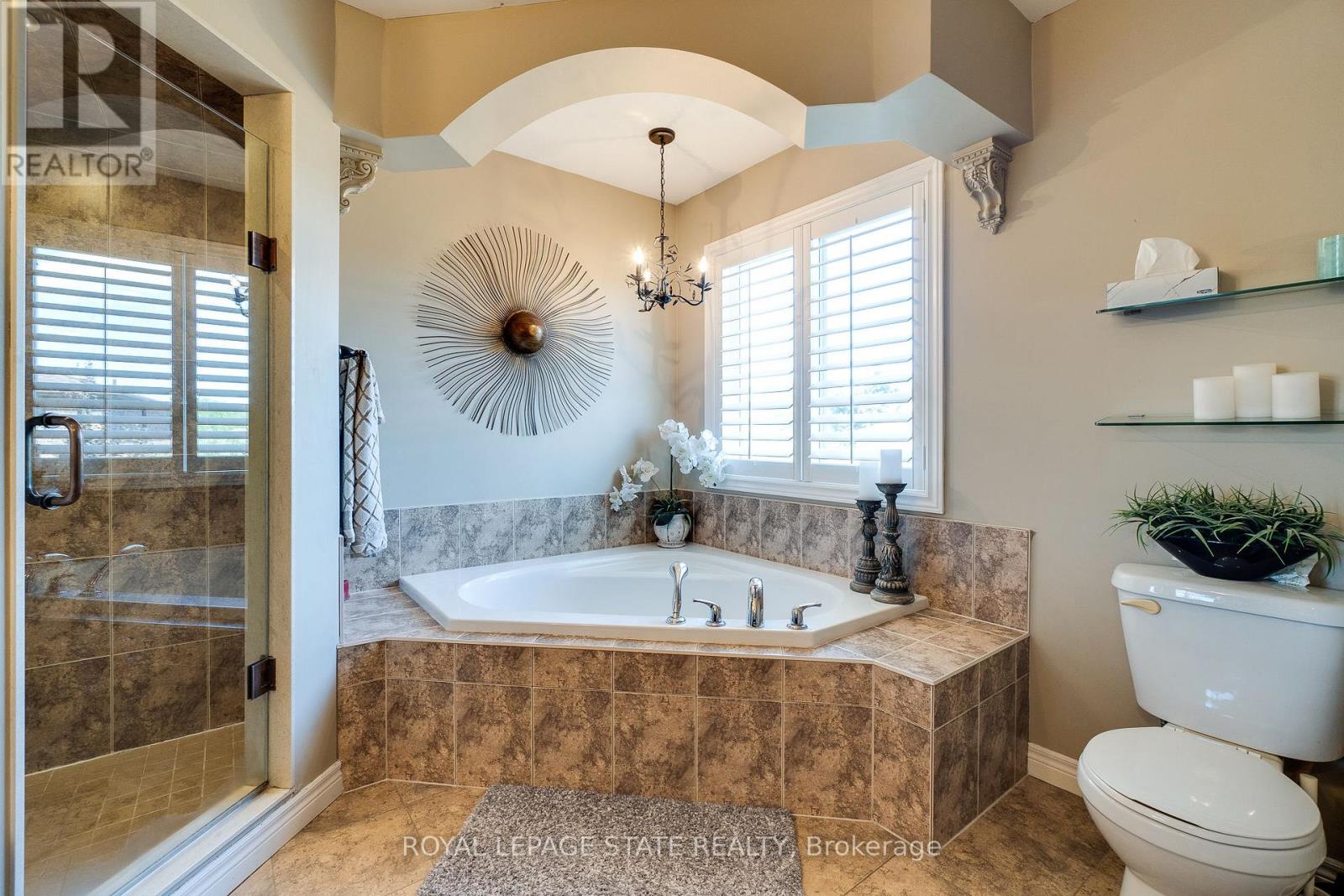 Photo 21 of 274 Springvalley Crescent, Hamilton ON