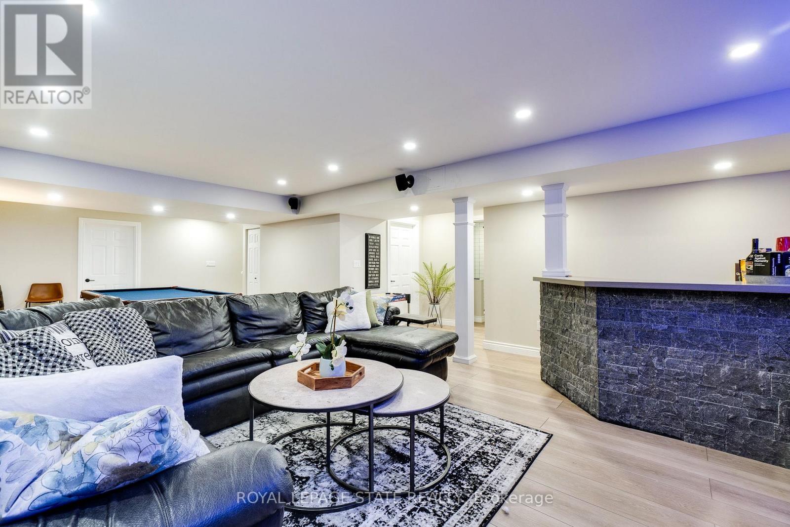 Photo 25 of 274 Springvalley Crescent, Hamilton ON