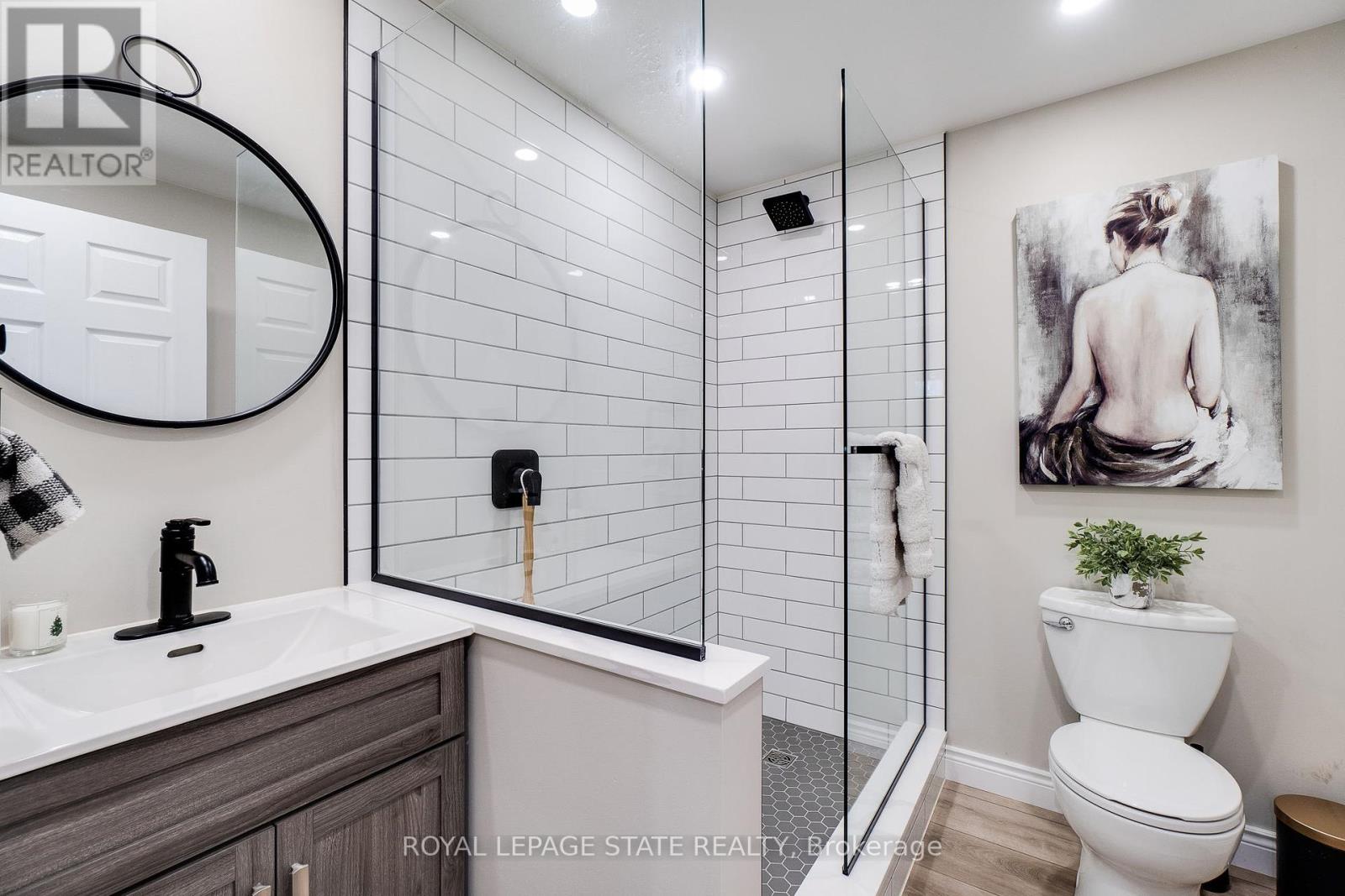 Photo 8 of 274 Springvalley Crescent, Hamilton ON