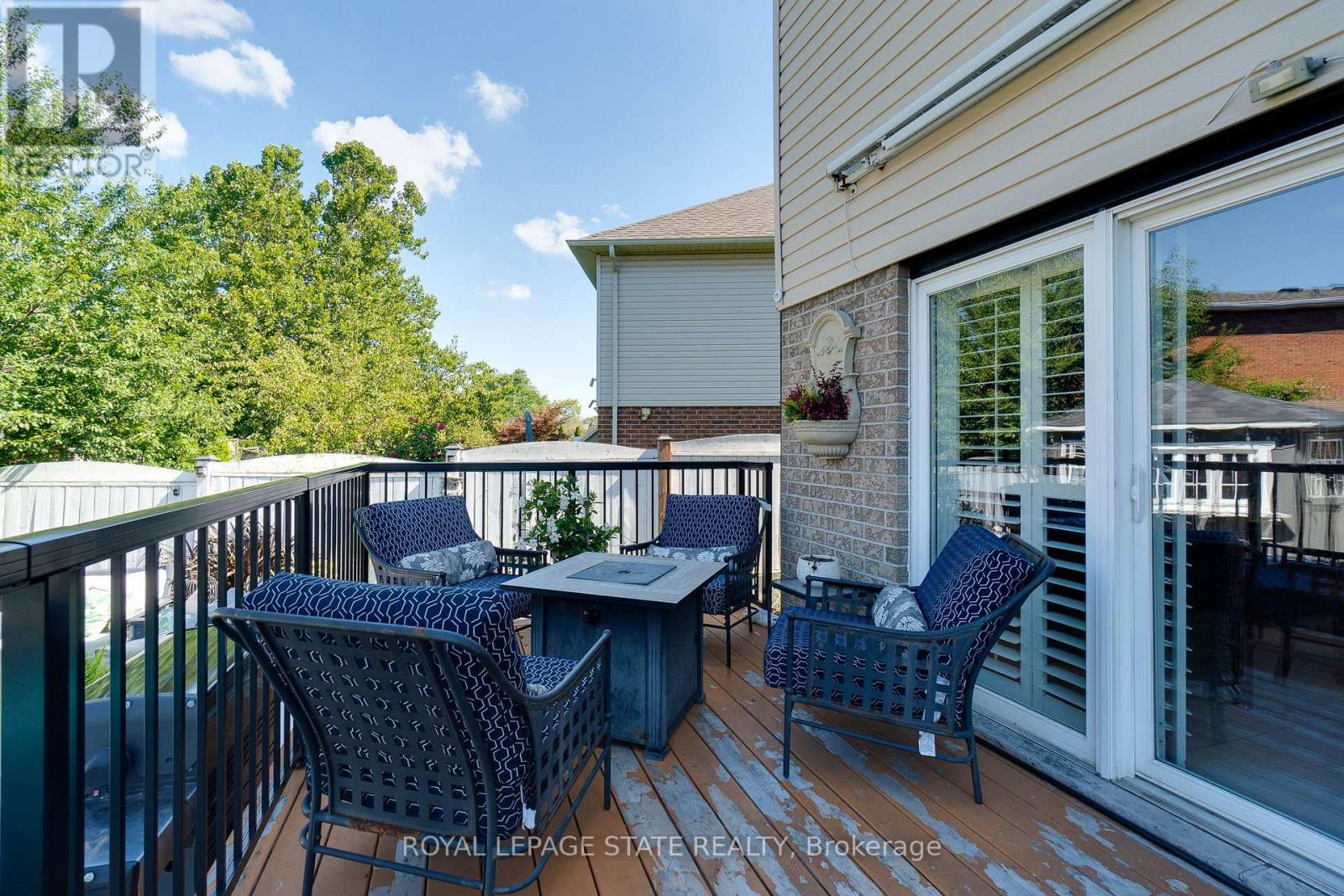 Photo 6 of 274 Springvalley Crescent, Hamilton ON