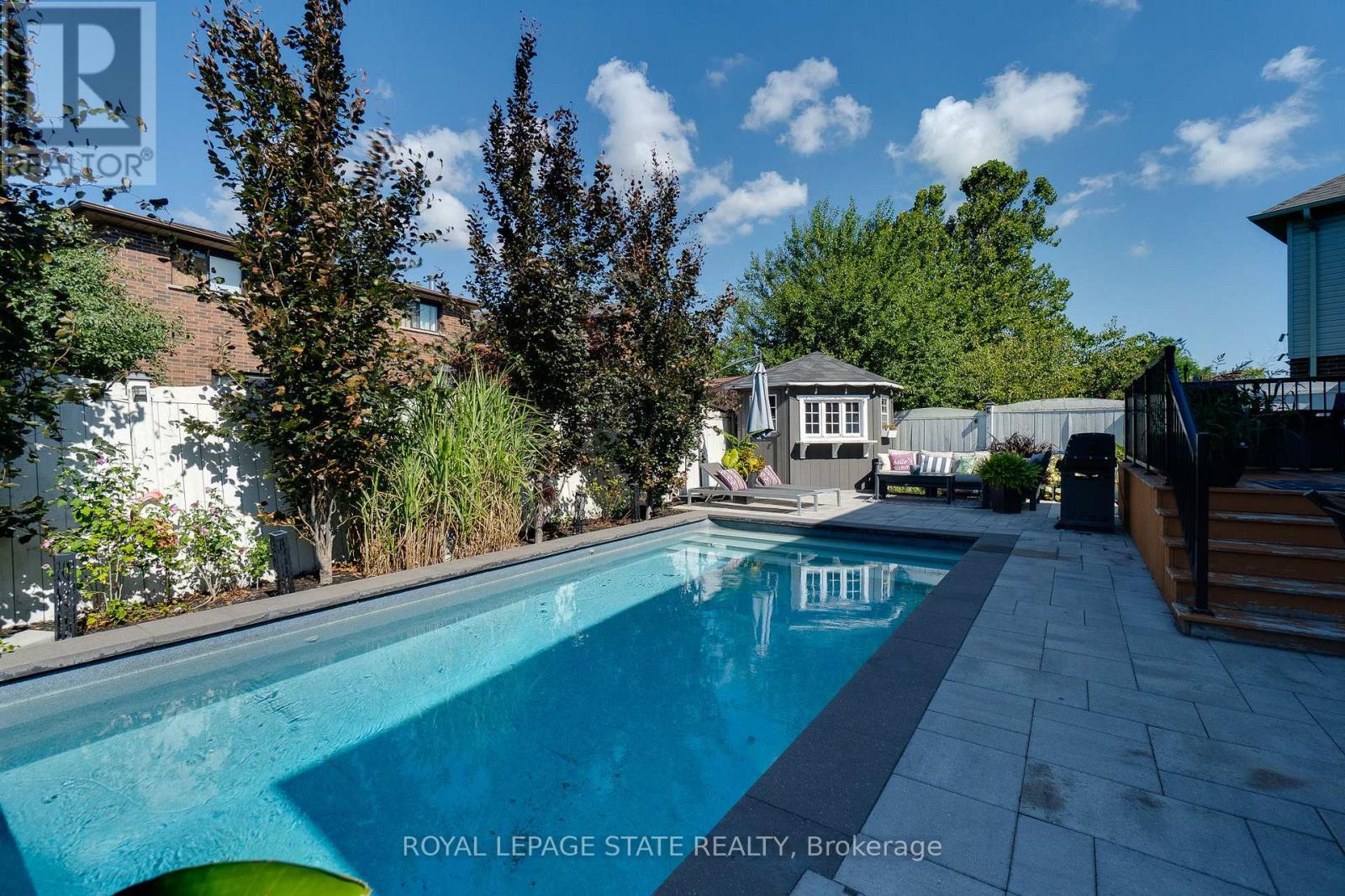 Photo 9 of 274 Springvalley Crescent, Hamilton ON