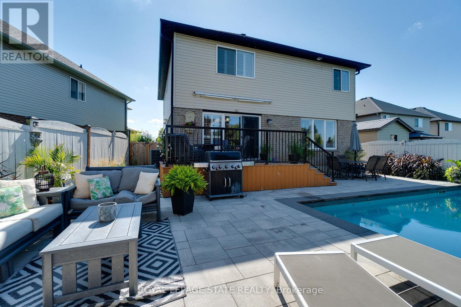 Photo 7 of 274 Springvalley Crescent, Hamilton ON