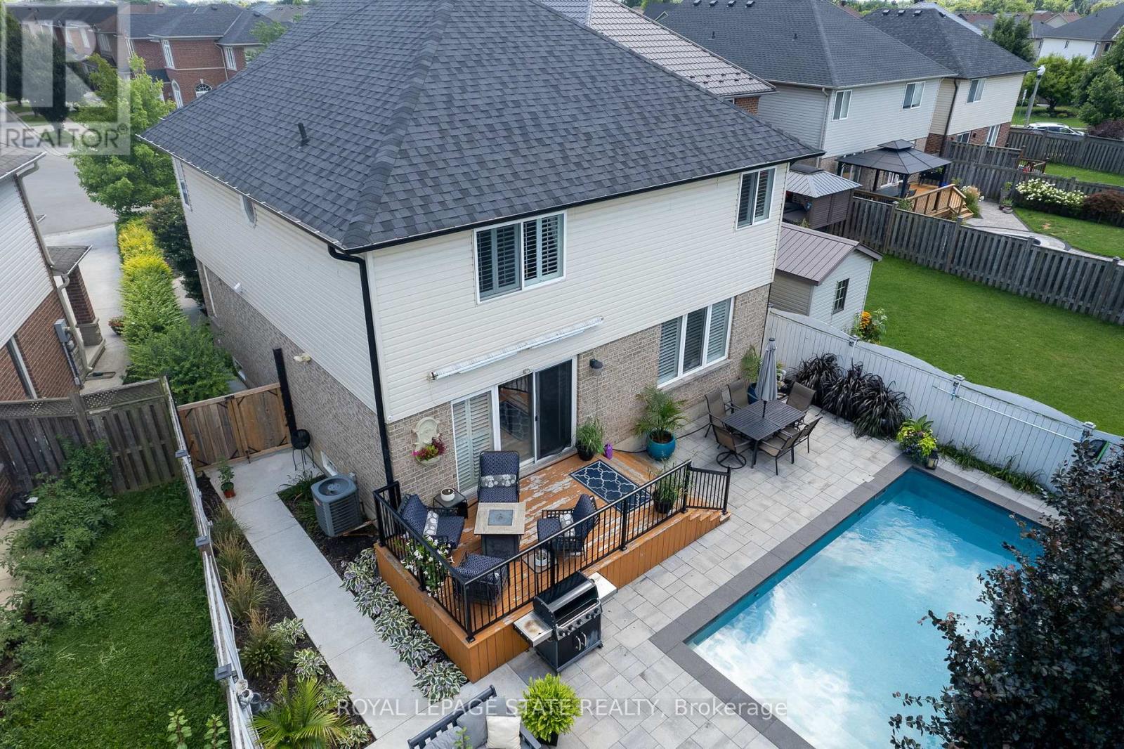 Photo 16 of 274 Springvalley Crescent, Hamilton ON