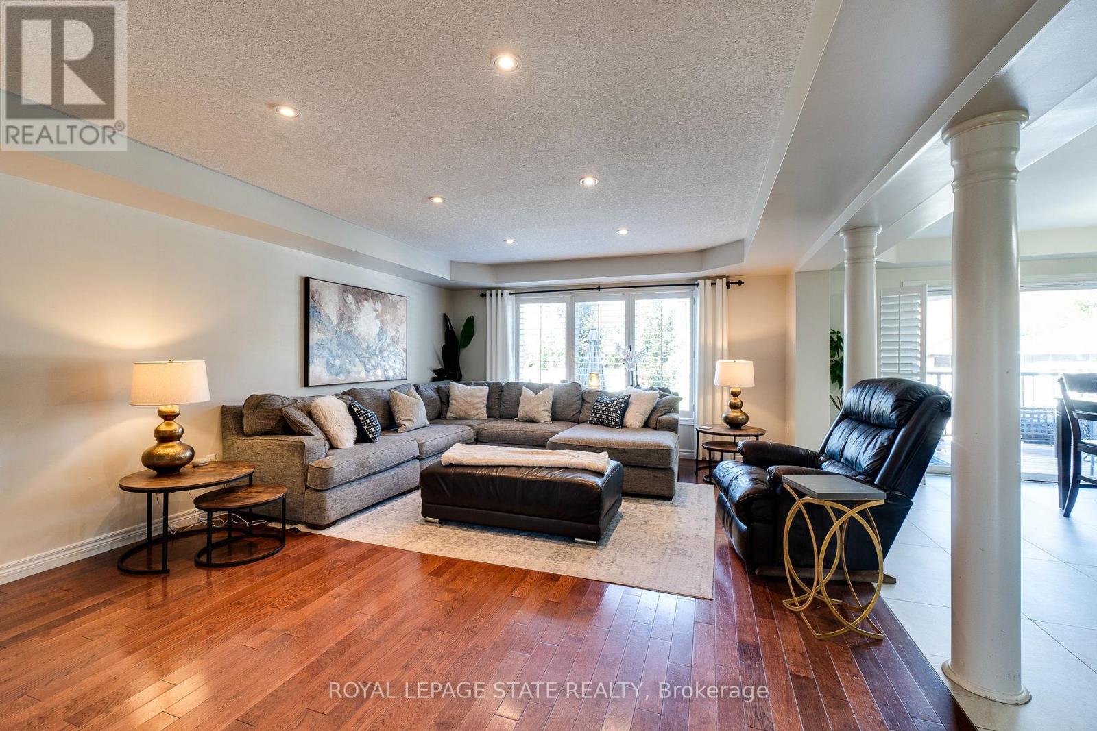 Photo 46 of 274 Springvalley Crescent, Hamilton ON