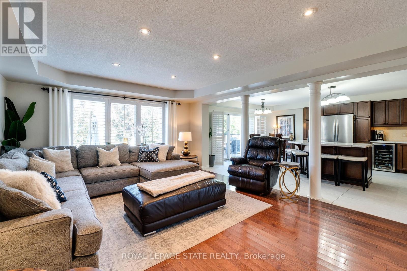 Photo 47 of 274 Springvalley Crescent, Hamilton ON