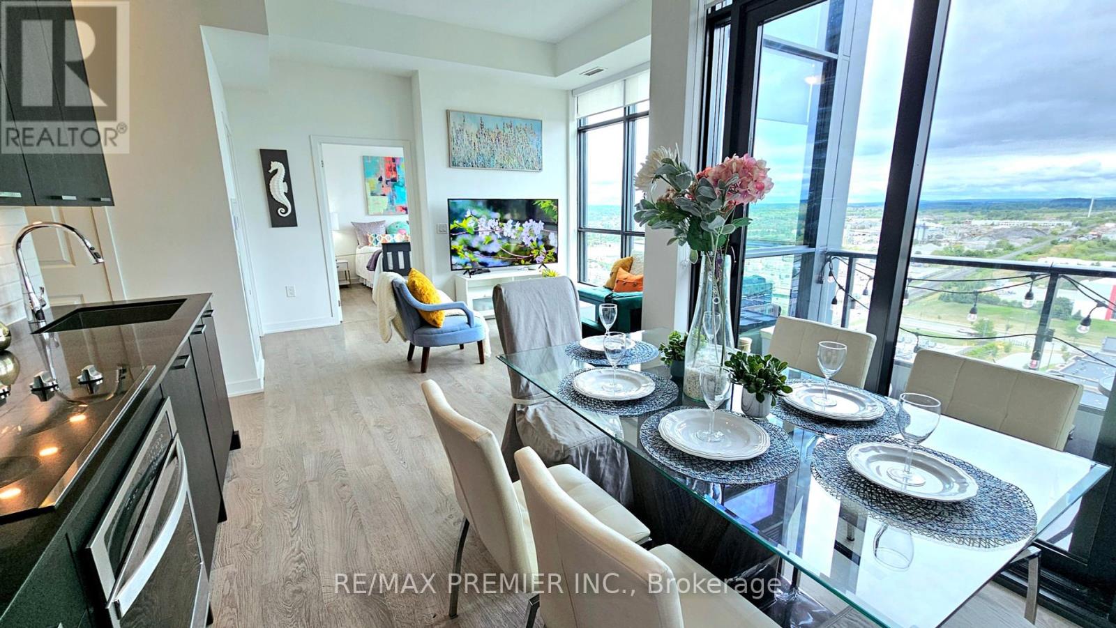 Photo 30 of Ph 3 120 Eagle Rock Way, Vaughan ON