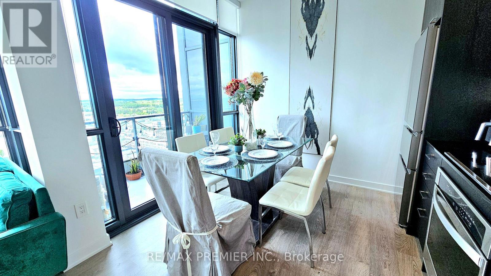 Photo 13 of Ph 3 120 Eagle Rock Way, Vaughan ON
