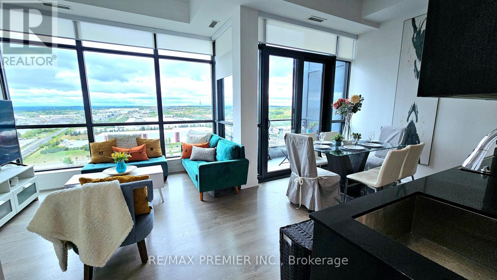 Photo 1 of Ph 3 120 Eagle Rock Way, Vaughan ON