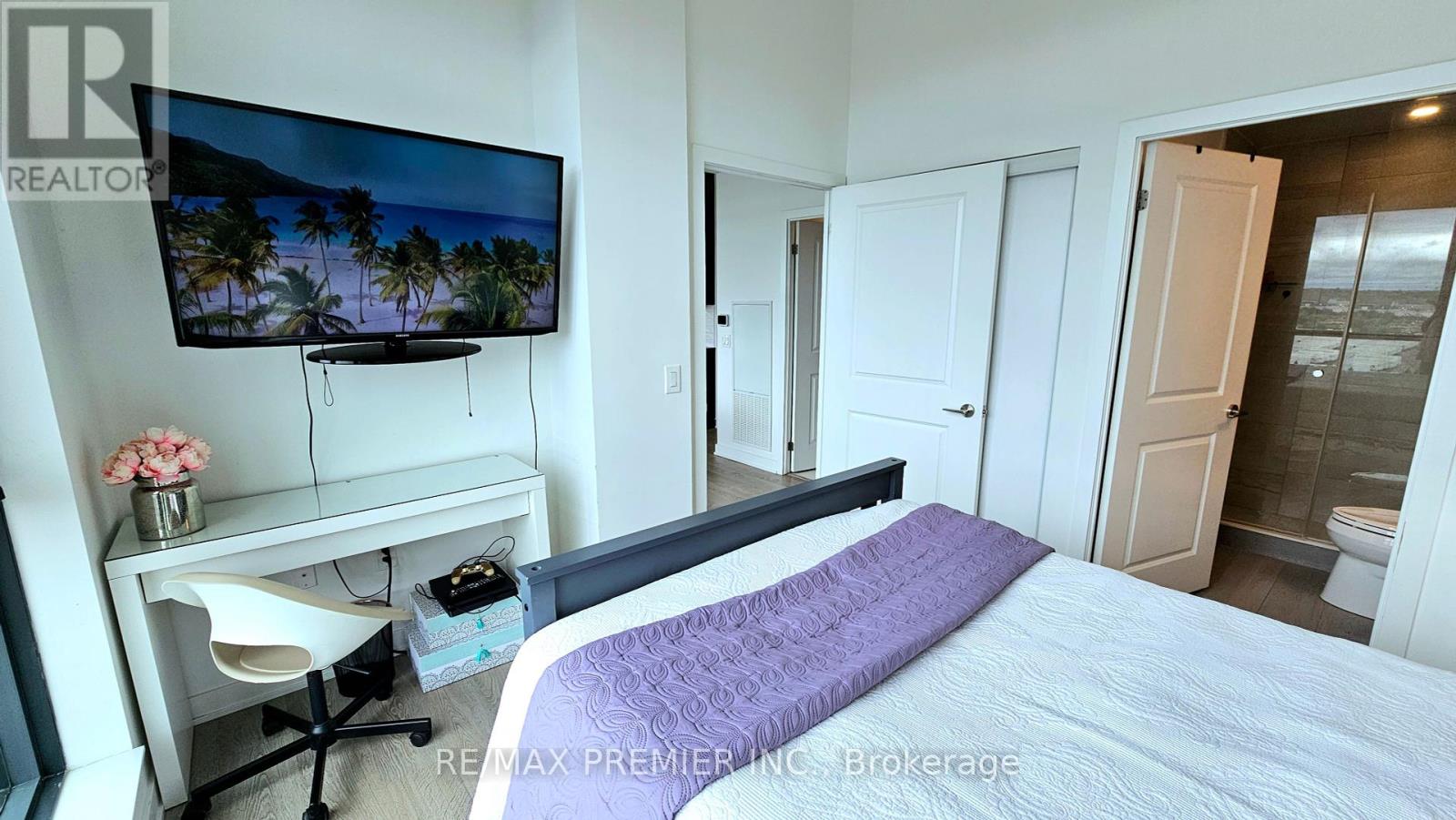 Photo 15 of Ph 3 120 Eagle Rock Way, Vaughan ON