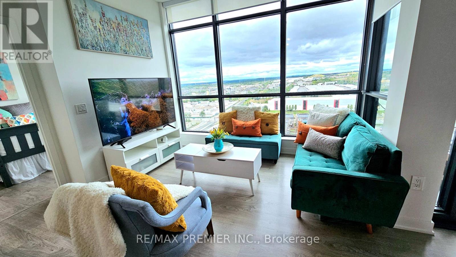 Photo 7 of Ph 3 120 Eagle Rock Way, Vaughan ON