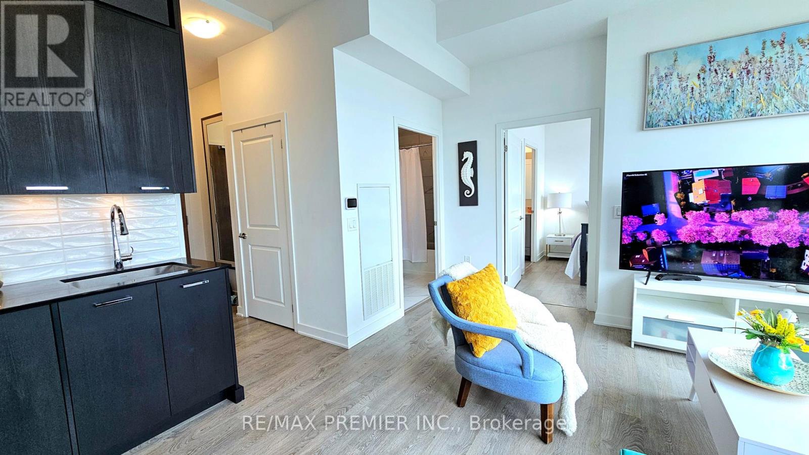 Photo 29 of Ph 3 120 Eagle Rock Way, Vaughan ON