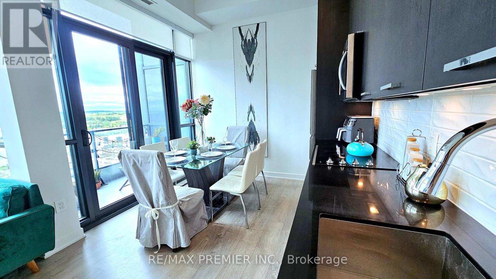 Photo 26 of Ph 3 120 Eagle Rock Way, Vaughan ON