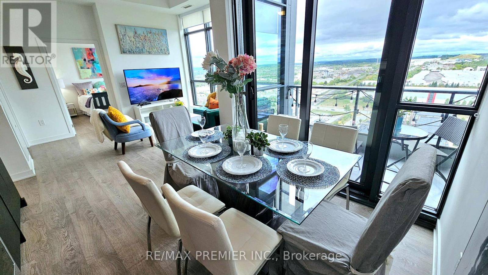 Photo 12 of Ph 3 120 Eagle Rock Way, Vaughan ON