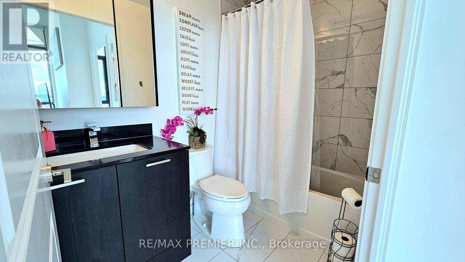 Photo 19 of Ph 3 120 Eagle Rock Way, Vaughan ON