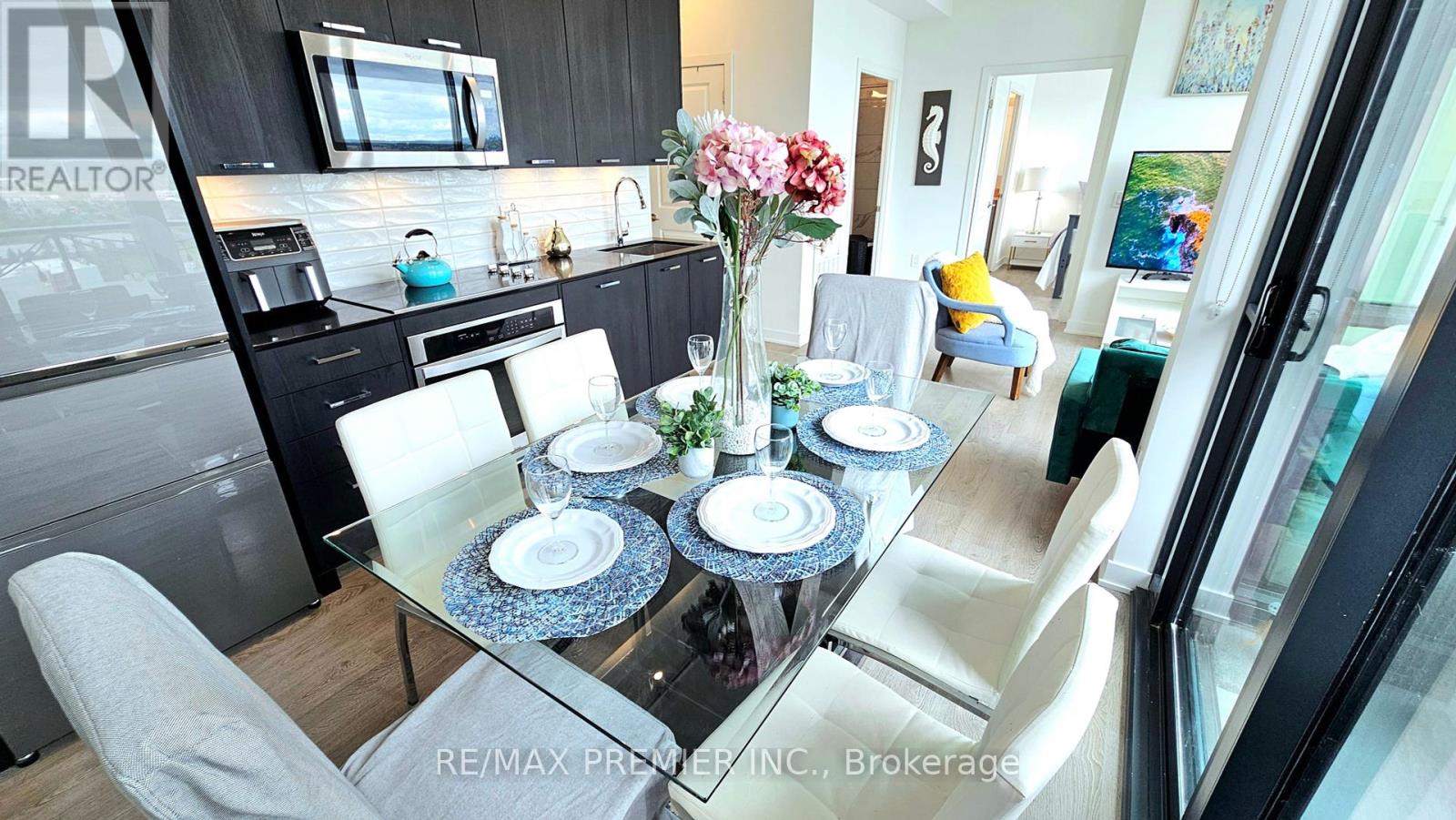 Photo 14 of Ph 3 120 Eagle Rock Way, Vaughan ON