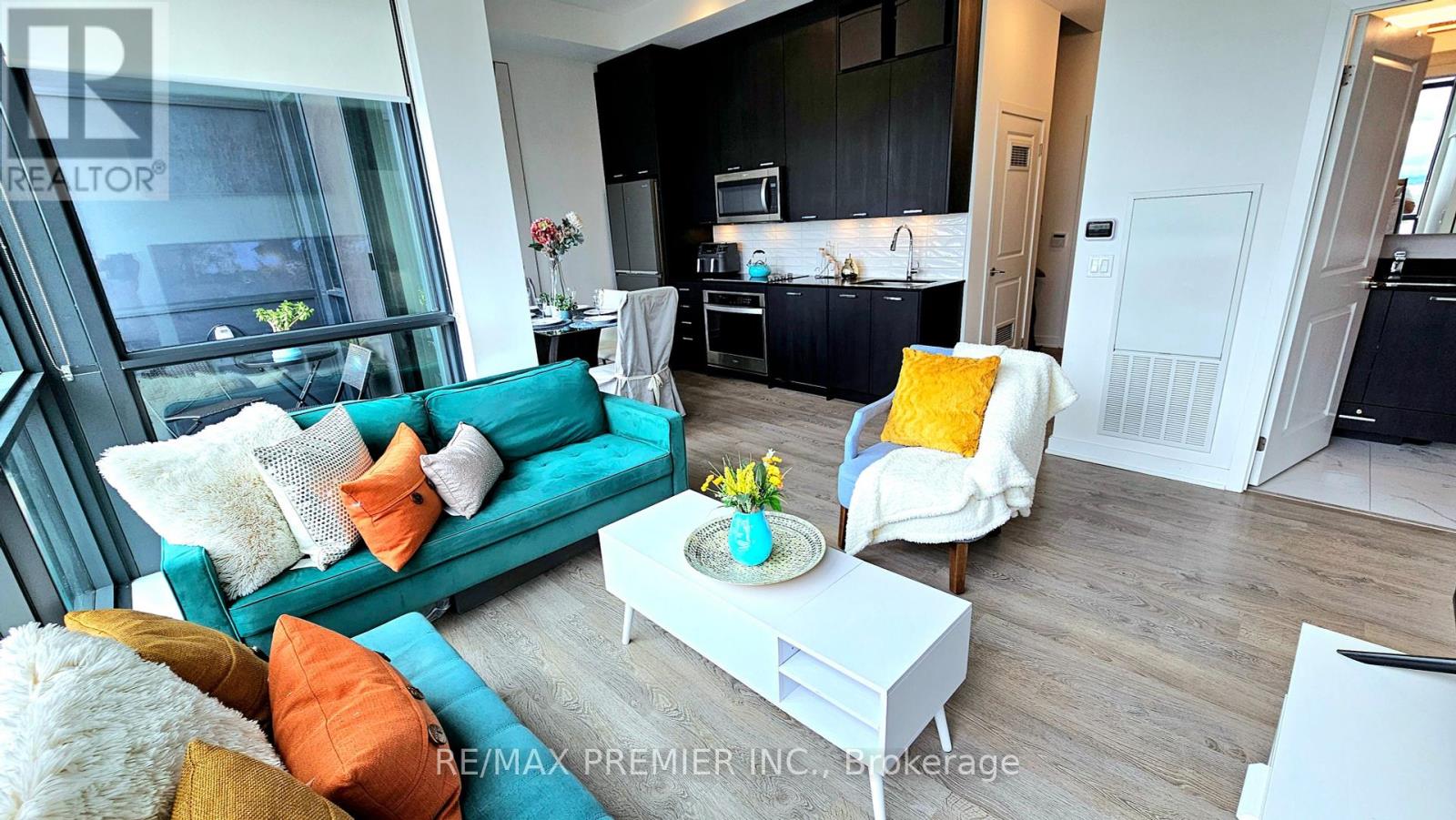 Photo 9 of Ph 3 120 Eagle Rock Way, Vaughan ON