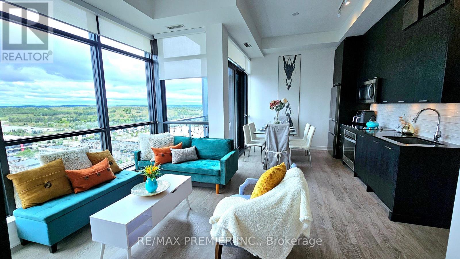 Photo 3 of Ph 3 120 Eagle Rock Way, Vaughan ON