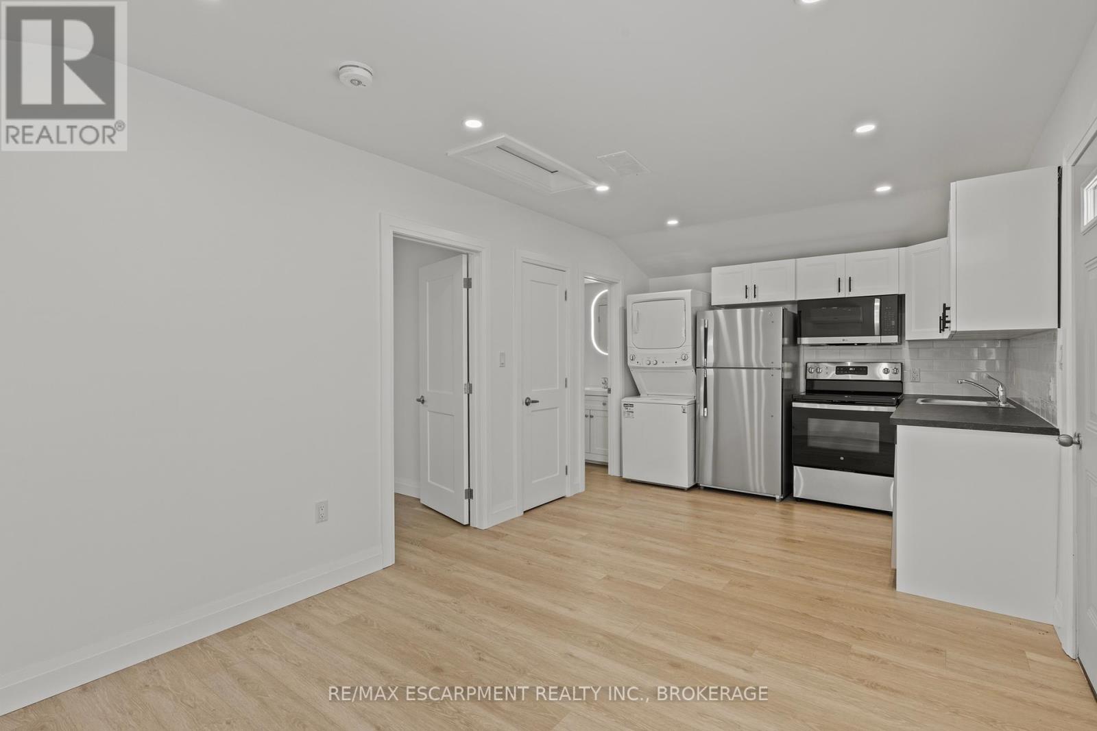 Photo 3 of Unit 2 362 Gatfield Avenue, Welland ON