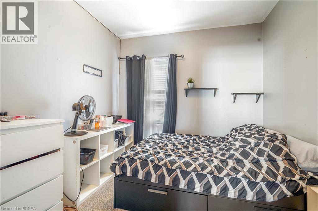 Photo 26 of 327 Sheridan Street, Brantford ON