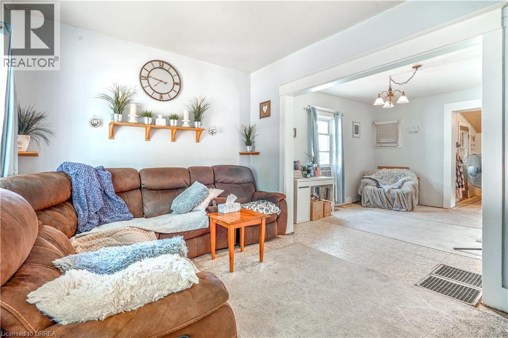 Photo 5 of 327 Sheridan Street, Brantford ON