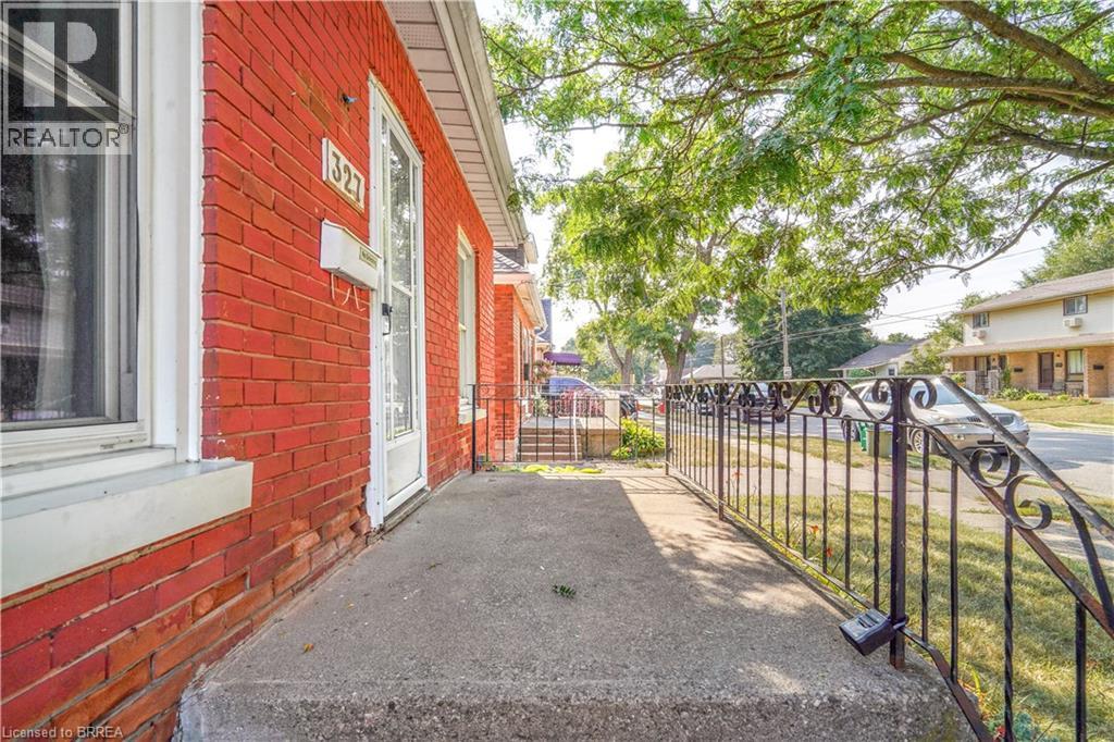 Photo 20 of 327 Sheridan Street, Brantford ON