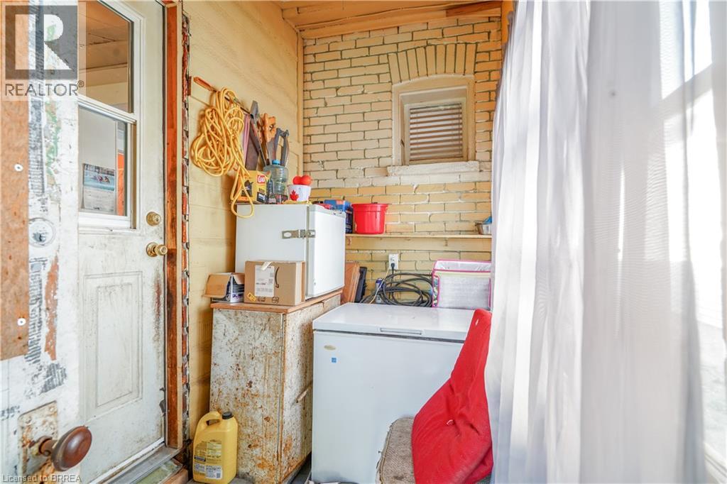 Photo 13 of 327 Sheridan Street, Brantford ON