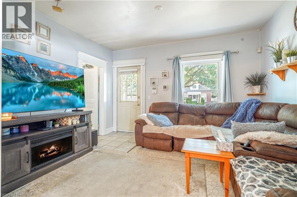 Photo 29 of 327 Sheridan Street, Brantford ON