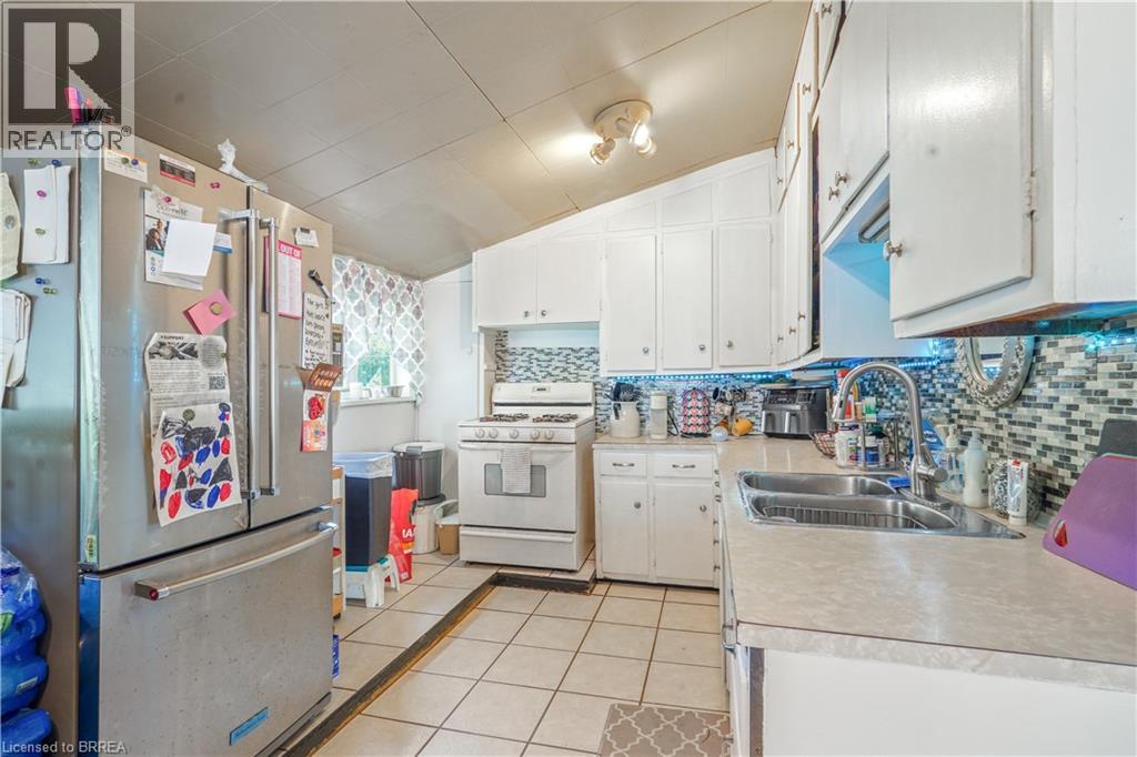 Photo 2 of 327 Sheridan Street, Brantford ON