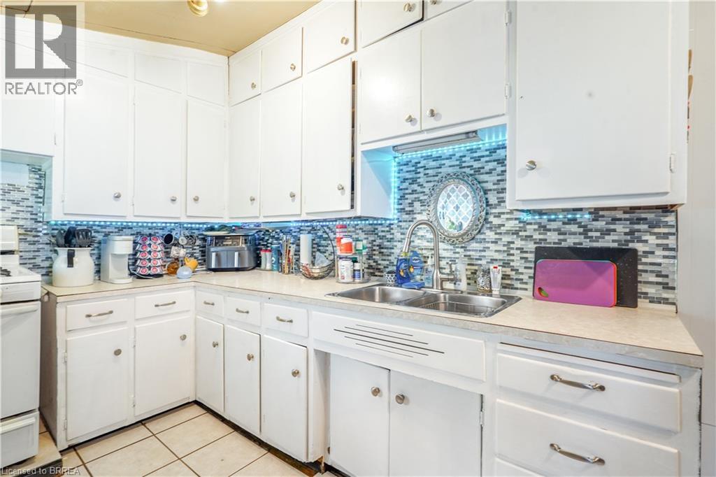 Photo 32 of 327 Sheridan Street, Brantford ON