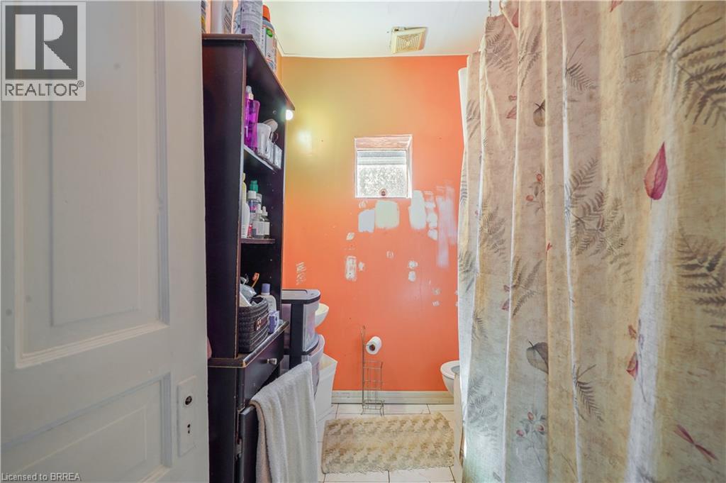 Photo 38 of 327 Sheridan Street, Brantford ON