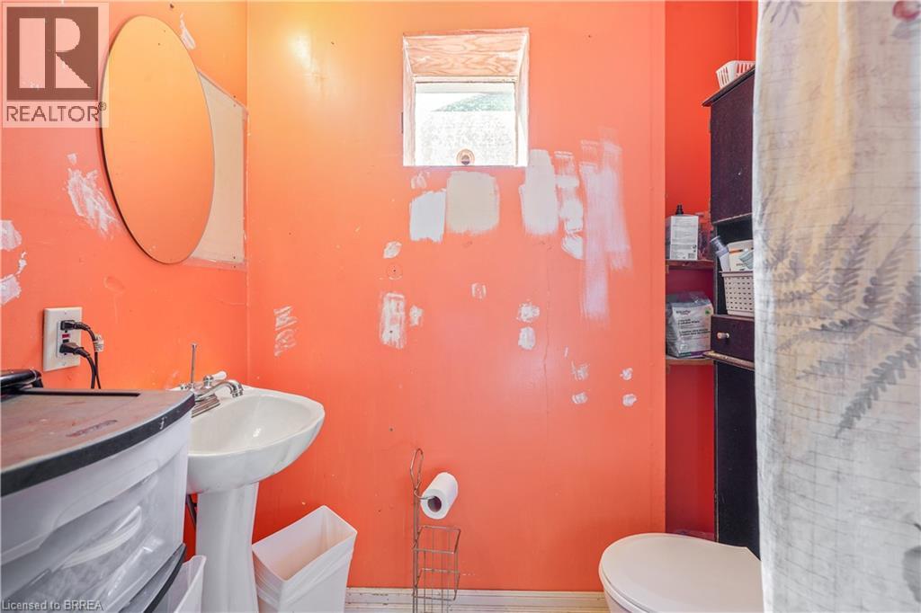 Photo 17 of 327 Sheridan Street, Brantford ON