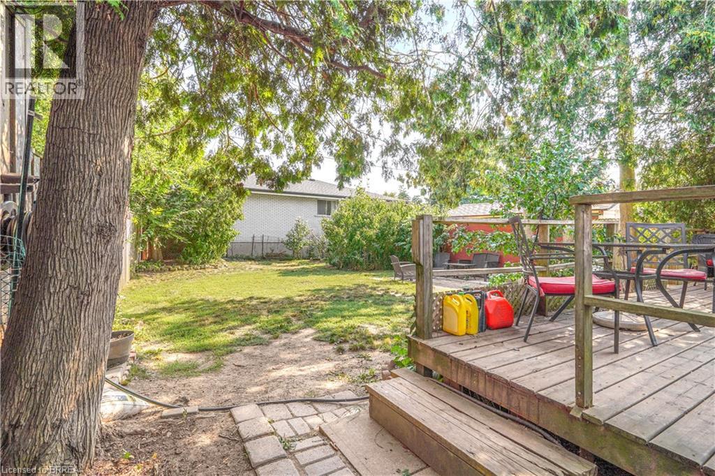 Photo 10 of 327 Sheridan Street, Brantford ON