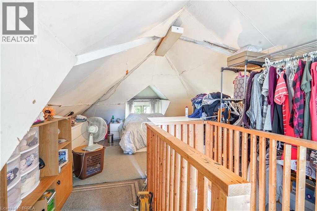 Photo 8 of 327 Sheridan Street, Brantford ON