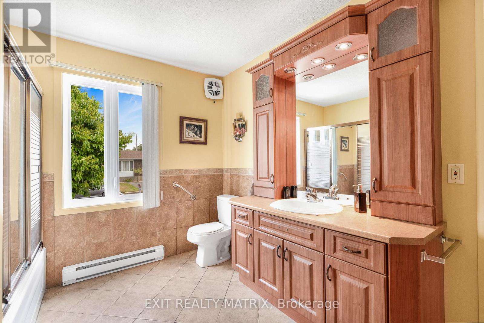 Photo 16 of 778 Edmond Street, Hawkesbury ON