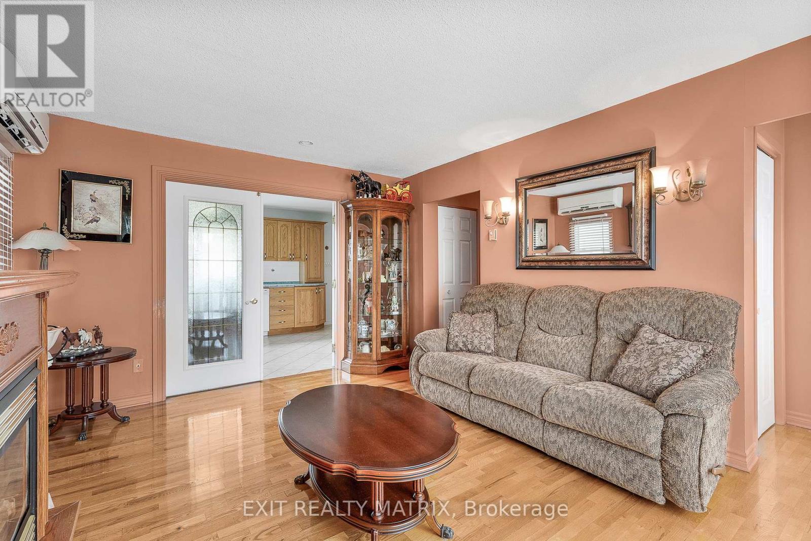 Photo 5 of 778 Edmond Street, Hawkesbury ON