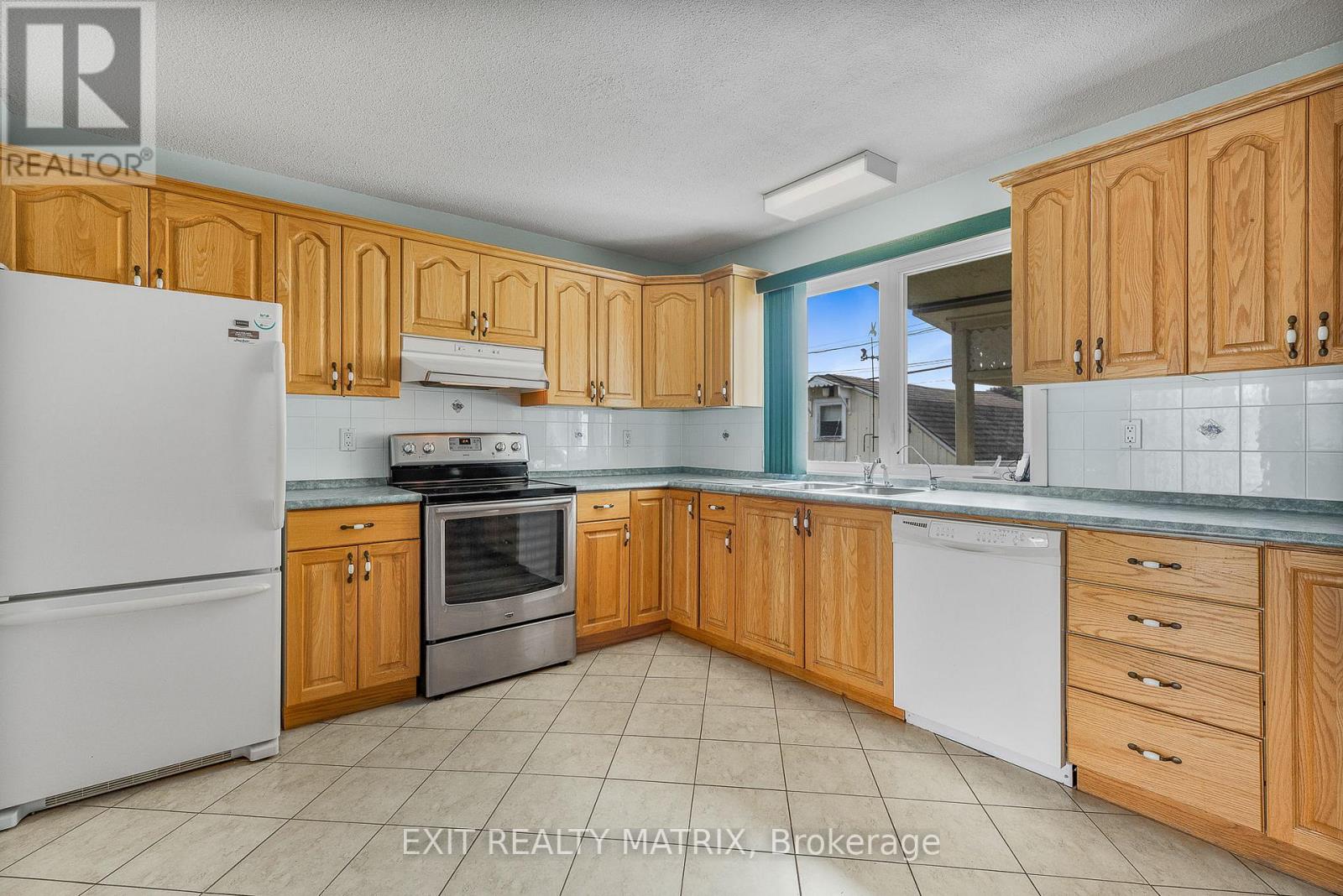 Photo 8 of 778 Edmond Street, Hawkesbury ON