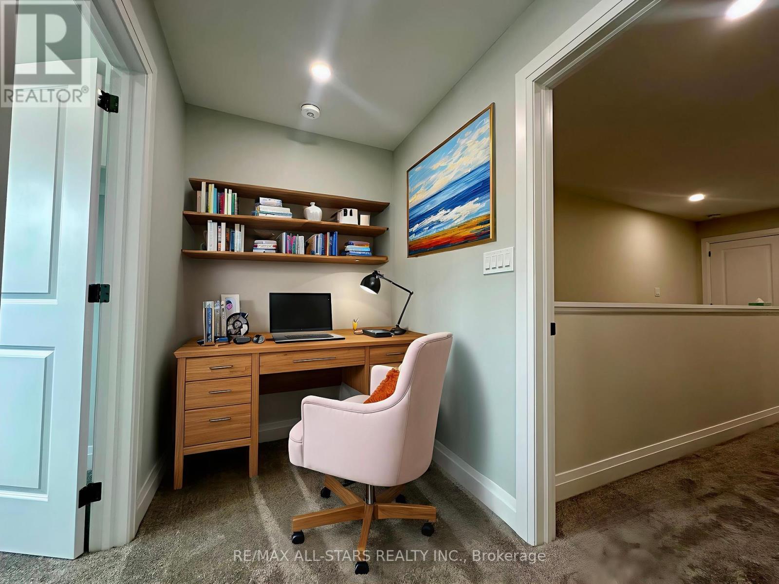 Photo 1 of 6 21 Hampton Lane, Selwyn ON