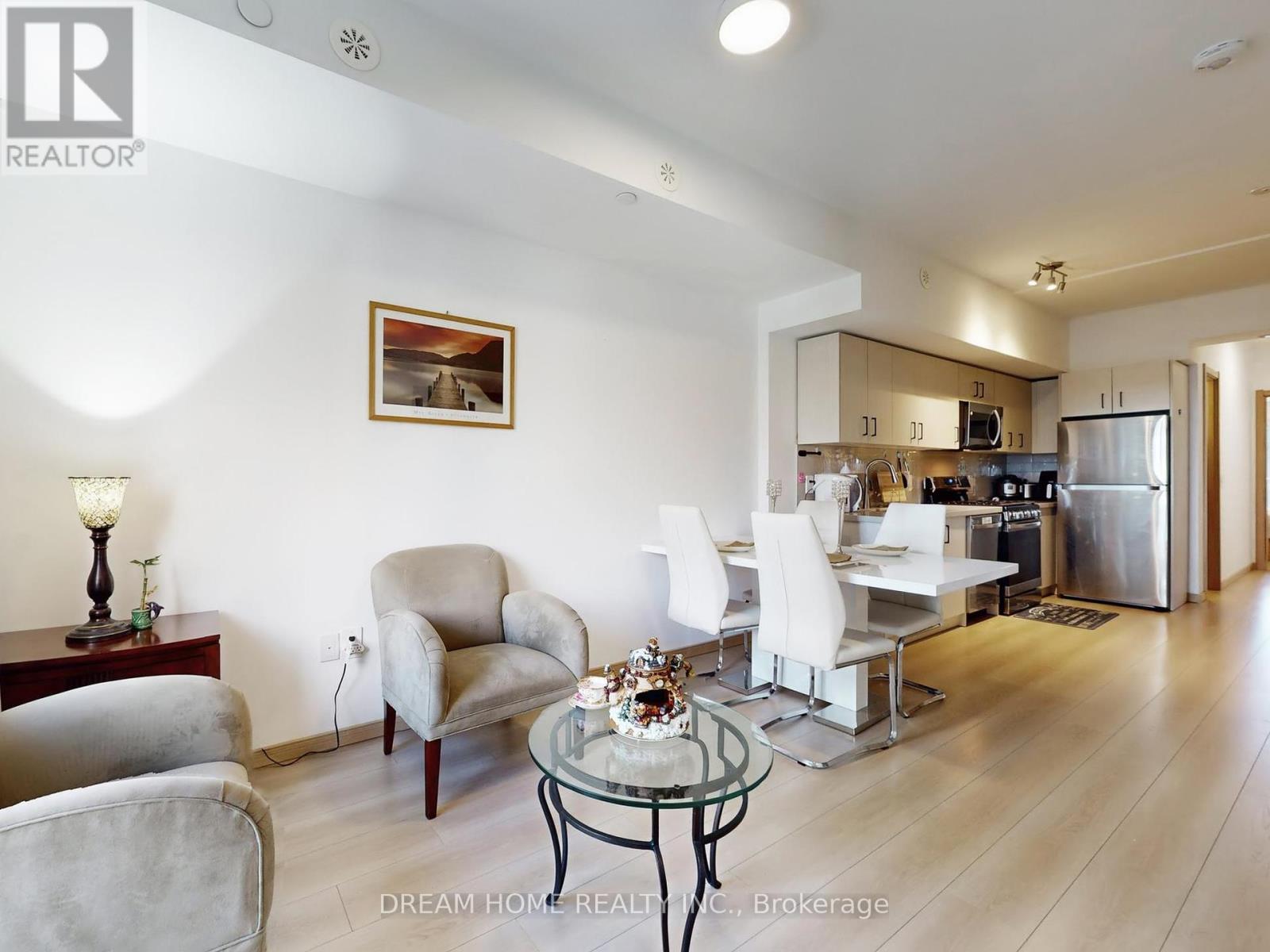Photo 6 of 205 3425 Sheppard Avenue E, Toronto ON