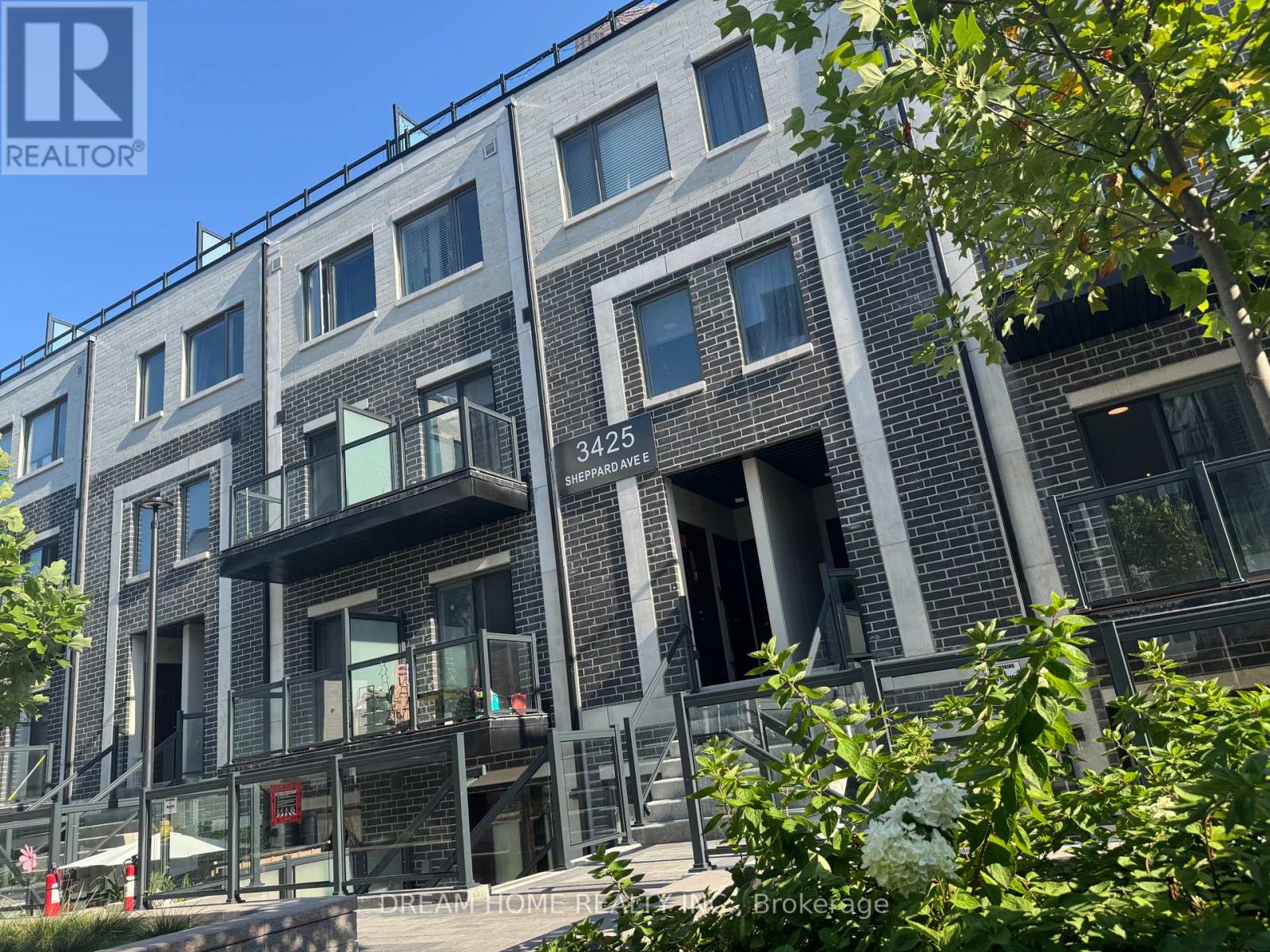 Photo 4 of 205 3425 Sheppard Avenue E, Toronto ON