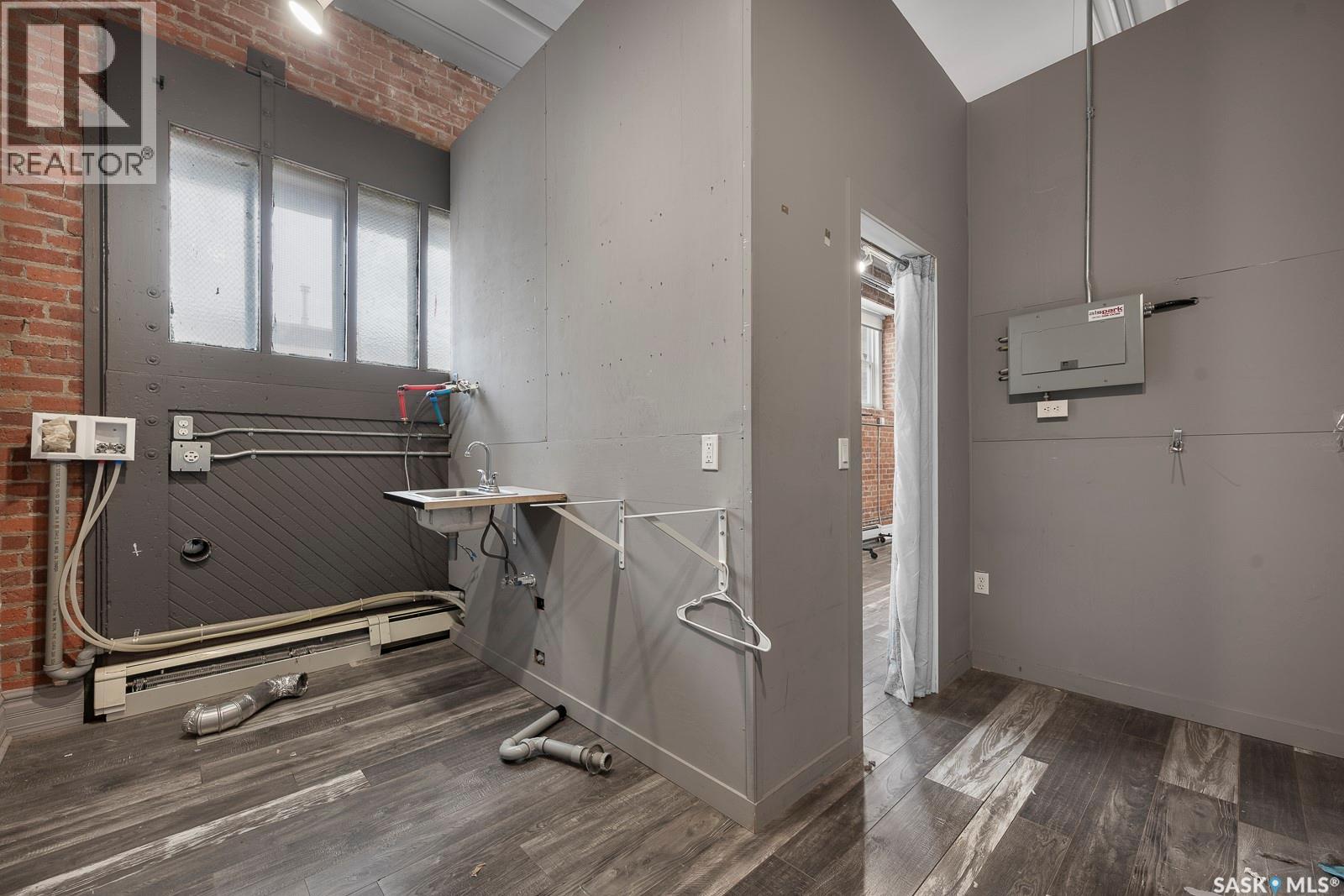 Photo 4 of 102 1275 Broad Street, Regina SK